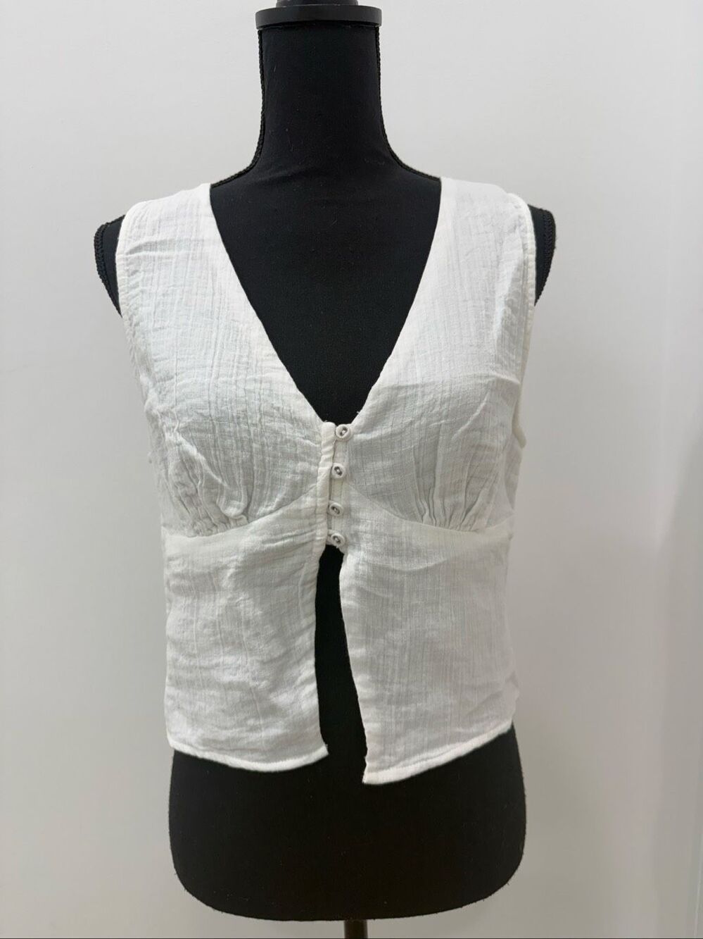 Princess Polly Momo Vest Top White Button Front NWT Size 8